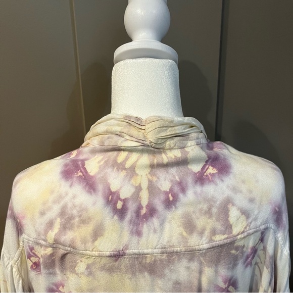 Young, Fabulous, & Broke “Carmen Top”. Tie Dye w/ Front Knot. 100% Rayon Fabric. - Picture 5 of 10